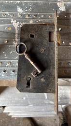 Oud deurslot, Doe-het-zelf en Verbouw, Hang- en Sluitwerk, Ophalen of Verzenden, Gebruikt, IJzer, Slot