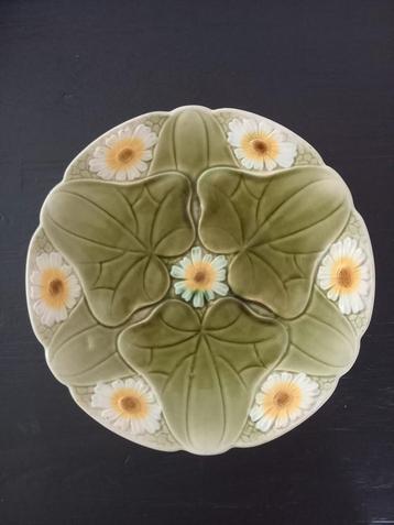 Vintage Majolica Bord Madelief of Waterlelie beschikbaar voor biedingen