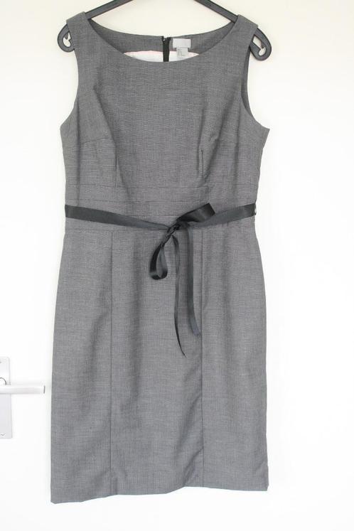 Donkergrijze mouwloze jurk van H&M in maat 42, Kleding | Dames, Jurken, Zo goed als nieuw, Maat 42/44 (L), Grijs, Boven de knie
