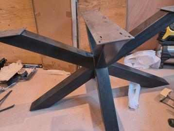 Zwart Metalen 3D Tafelpoot beschikbaar voor biedingen