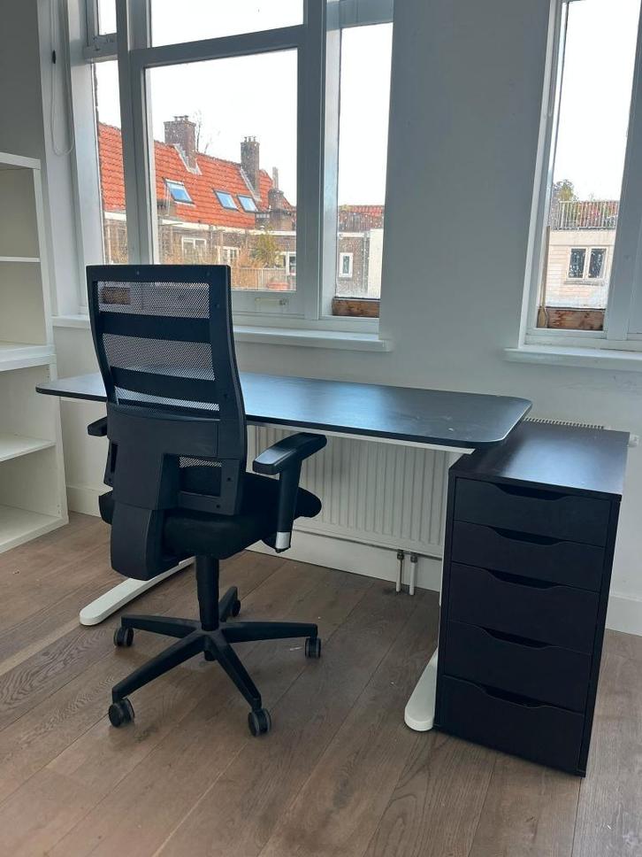 Bureau Zwart 140x60 - In Hoogte Verstelbaar (IKEA Bekant), Huis en Inrichting, Bureaus, Zo goed als nieuw, Bureau, In hoogte verstelbaar