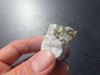 Magnesiet met Chalcopyriet, Ophalen of Verzenden, Mineraal