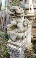 Chinees beeld van een Foo Dog, tempelleeuw op zuil, Tuin en Terras, Tuinbeelden, Ophalen, Gebruikt, Beton, Overige typen