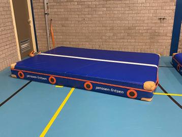 Dikke landingsmat, valmat grote mat, turnmat, gymmat beschikbaar voor biedingen