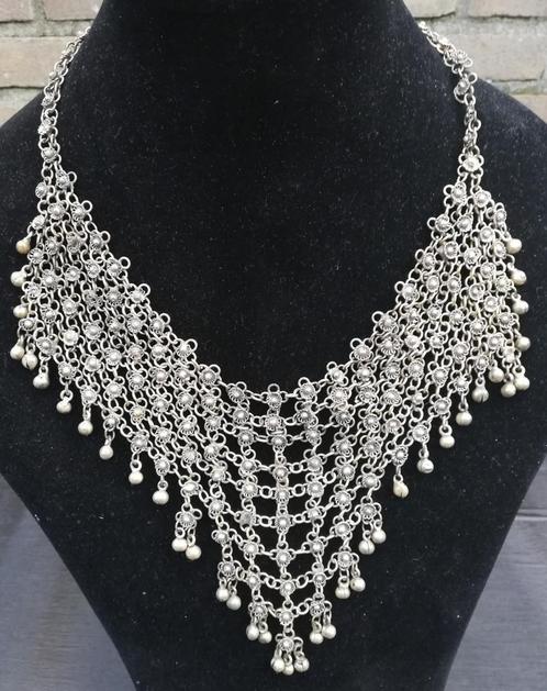 Collier. India. Metaal. Silverplated. Handmade., Sieraden, Tassen en Uiterlijk, Kettingen, Zo goed als nieuw, Overige materialen