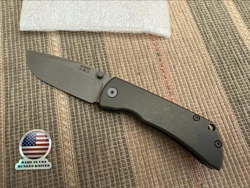 Nieuw McNees Knives PM Mac 2 3” Titanium Atomic Green Bronze, Caravans en Kamperen, Kampeergereedschap, Nieuw, Ophalen of Verzenden