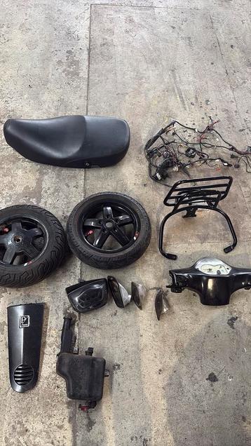 Vespa lx/s onderdelen beschikbaar voor biedingen