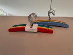 2 x set van 7 gekleurde kledinghangers baby / kind NIEUW., Kinderen en Baby's, Kinderkamer | Inrichting en Decoratie, Ophalen
