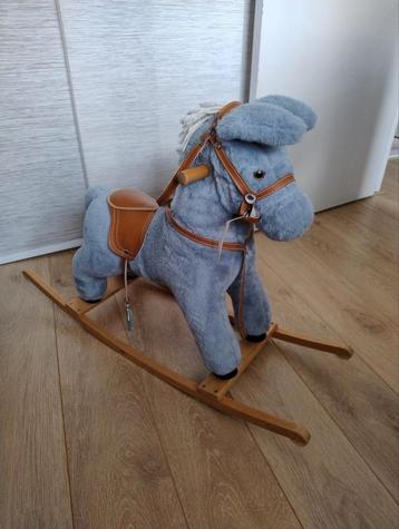 Hobbelpaard / ezel met vacht beschikbaar voor biedingen