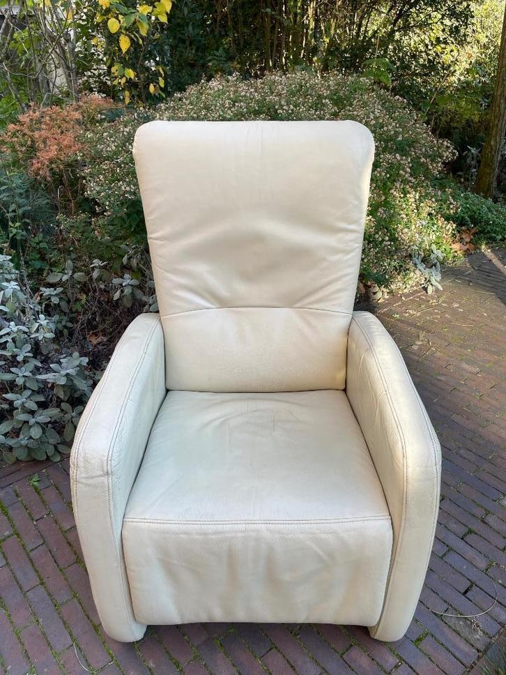 Crème kleurige lederen relaxfauteuil, Huis en Inrichting, Fauteuils, Gebruikt, Leer, 50 tot 75 cm, 75 tot 100 cm, Ophalen
