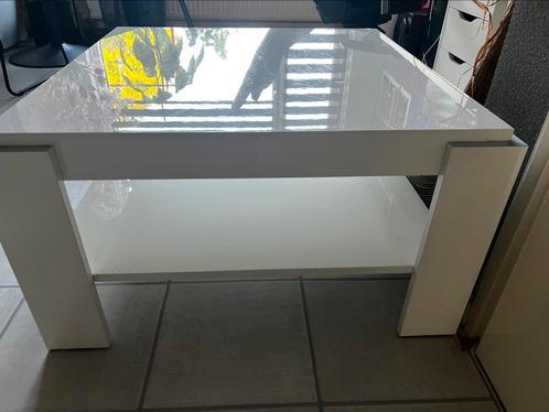 Witte glanzende salontafel voor een krat bier, Huis en Inrichting, Tafels | Salontafels, Zo goed als nieuw, Minder dan 50 cm, 50 tot 100 cm