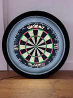 Complete dart set: Winmau Blade 5, ring, mat, darts en meer, Ophalen, Zo goed als nieuw, Dartbord met pijlen
