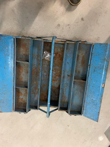 Vintage gereedschap kist met afsluiting voor slot beschikbaar voor biedingen