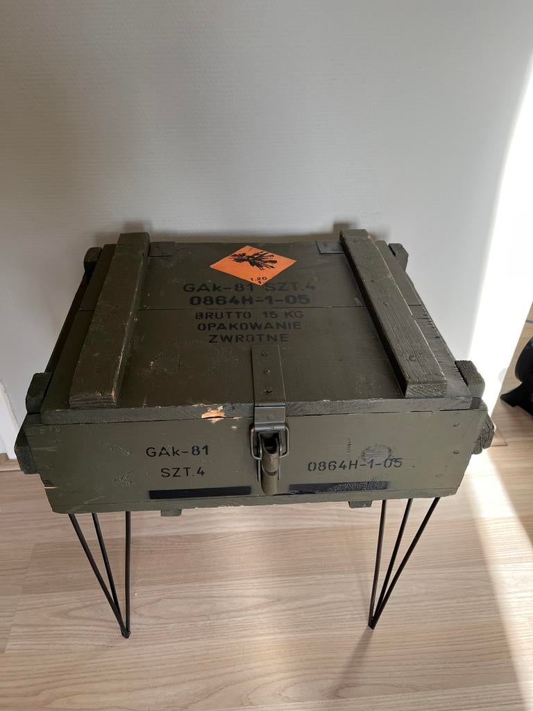 Oude Munitiekist Op Pootjes - Uniek Opbergmeubel, Huis en Inrichting, Tafels | Bijzettafels, Minder dan 45 cm, Minder dan 55 cm