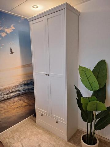 Witte Leenbakker kast 200x 74,5 x 36 beschikbaar voor biedingen