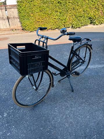 Nieuwe Omafiets met transportbak beschikbaar voor biedingen