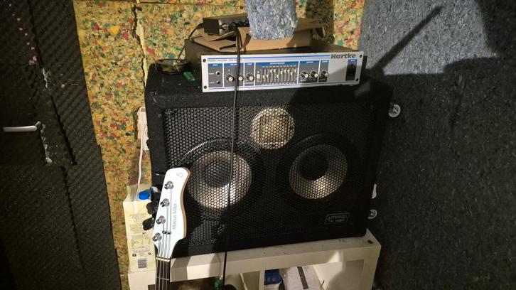 Hartke HA2500 Bass Versterker met Dynacord Speaker, Muziek en Instrumenten, Versterkers | Bas en Gitaar, Gebruikt, Basgitaar, 100 watt of meer