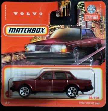 Matchbox 1986 Volvo 240 sedan in roodbruin beschikbaar voor biedingen