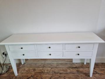 Side table wit beschikbaar voor biedingen