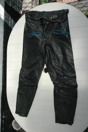 Zwart leren motorbroek maat M beschikbaar voor biedingen