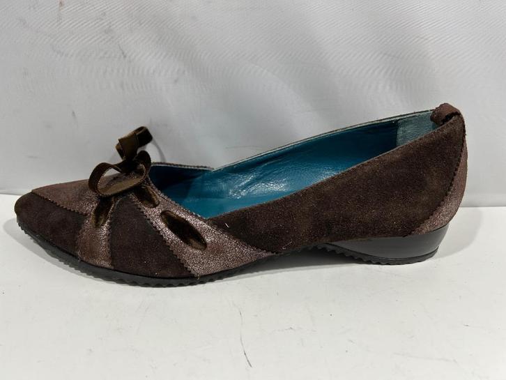 Maat 39 prachtige nieuwe instappers van echte suède, Kleding | Dames, Schoenen, Nieuw, Instappers, Bruin, Ophalen of Verzenden