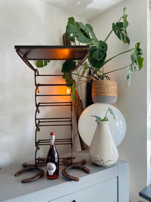 Brutalist HOEFIJZER vintage Wijnrek, Huis en Inrichting, Woonaccessoires | Wijnrekken, Zo goed als nieuw, 75 cm of meer, Metaal