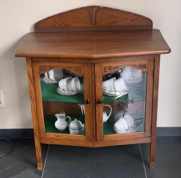 Antiek vitrinekastje met servies, Antiek en Kunst, Antiek | Meubels | Kasten, Ophalen