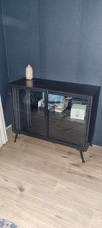 Metalen vintage industrieel kastje dressoir met glazen deure, Ophalen, Zo goed als nieuw, 25 tot 50 cm