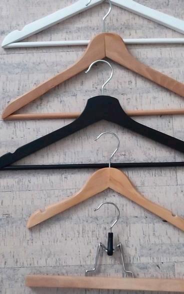 Partij naturel houten kledinghangers ca 50 stuks, Kleding | Dames, Kledinghangers, Zo goed als nieuw, Hout, Ophalen of Verzenden
