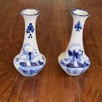 Twee kleine Delftsblauwe vaasjes, Huis en Inrichting, Woonaccessoires | Vazen, Overige kleuren, Ophalen of Verzenden, Minder dan 50 cm