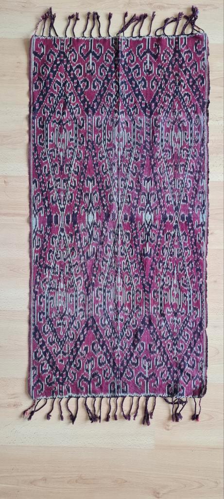 Oude handgeweven ikat 102 x 50 cm. Sunda eilanden., Antiek en Kunst, Antiek | Kleden en Textiel, Ophalen of Verzenden