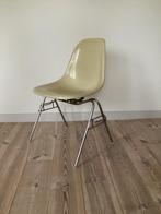 Eames chair fiber glass Herman Miller made by Vitra, Huis en Inrichting, Ophalen, Gebruikt, Eén