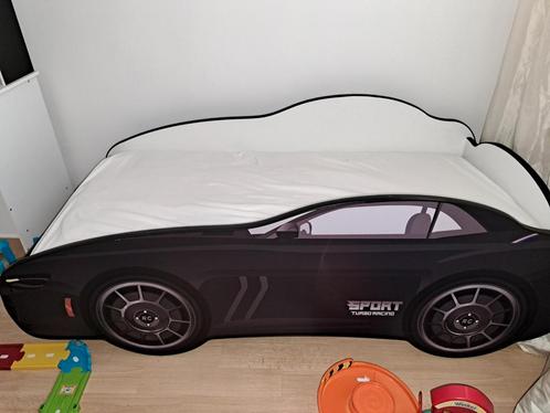 Zwarte auto bed + matras, Huis en Inrichting, Slaapkamer | Bedden, Gebruikt, Eenpersoons, 70 cm of minder, 190 cm of minder, Hout