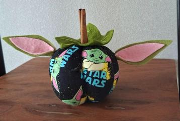 nieuw- Grogu/ baby Yoda stoffen decoratie pompoentje beschikbaar voor biedingen