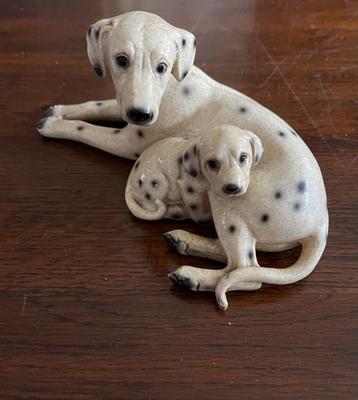 Lief beeldje van Mama Dalmatiër hond met puppy,  beschikbaar voor biedingen