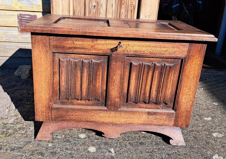 Kleine vintage antieke dekenkist met metaal bekleed, Huis en Inrichting, Woonaccessoires | Kisten, Gebruikt, Minder dan 50 cm