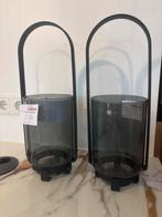 2 Zwarte metalen design windlichten met glas, Ophalen, 25 tot 50 cm, Zwart, Nieuw
