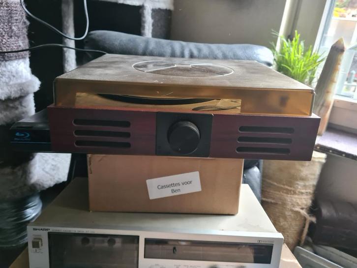 Stereo platenspeler zo neerzetten of ook op de versterker, Computers en Software, Vintage Computers, Ophalen of Verzenden