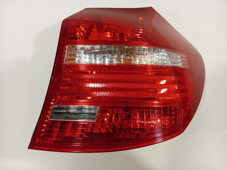 Achterlicht carrosserie rechts BMW 1 serie, Auto-onderdelen, Verlichting, BMW, Gebruikt, Herkomst onderdeel bekend, 12 maanden garantie