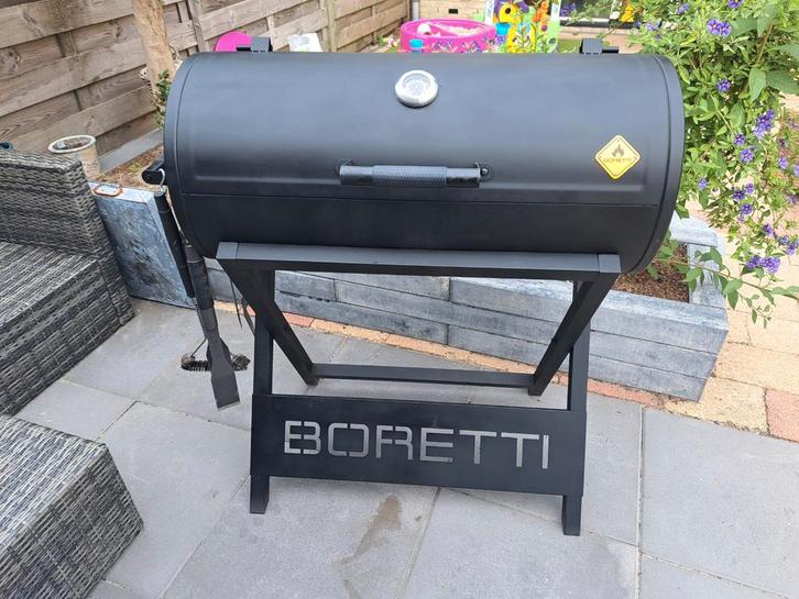 Boretti Barilo 2.0 Barrel BBQ Grill, Tuin en Terras, Bestrijdingsmiddelen, Zo goed als nieuw, Overige soorten, Ophalen