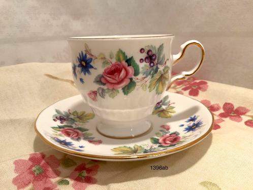 Royal Vale bone China England tea cup and saucer, Antiek en Kunst, Antiek | Servies los, Ophalen of Verzenden