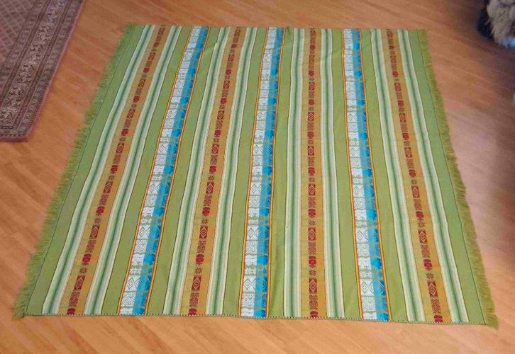 Mooie grand foulard 223/164, Huis en Inrichting, Woonaccessoires | Plaids en Woondekens, Gebruikt, Ophalen of Verzenden