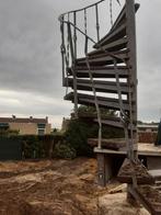 Stalen Wenteltrap 2.25mtr hoog en de trede zijn 70cm lang en, Doe-het-zelf en Verbouw, Ladders en Trappen, Ophalen, Gebruikt, Trap