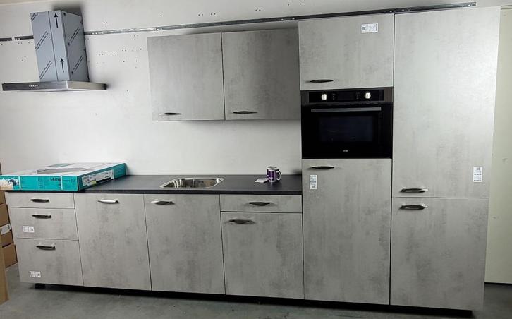 NIEUWE BRUYNZEEL "BETONLOOK" Keuken 360 cm / INNOVARE OUTLET, Huis en Inrichting, Keuken | Complete keukens, Nieuw, Enkelwandige keuken