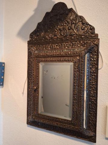 Antiek garderobe /borstel kastje beschikbaar voor biedingen