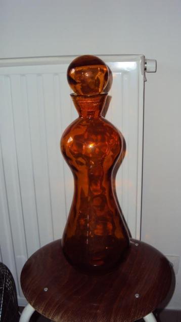 verzamel glazen fles beschikbaar voor biedingen