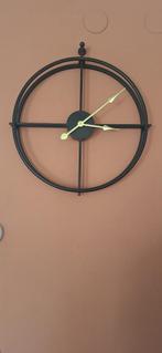 Wandklok industrieel - mat zwart en goudkleurig, Ophalen, Gebruikt, Analoog, Wandklok