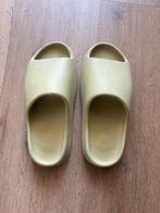 Yeezy slides, Kleding | Heren, Schoenen, Slippers, Overige kleuren, Ophalen of Verzenden, Gedragen