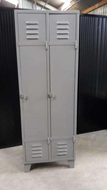 Vintage Lockerkasten/ kleding kasten beschikbaar voor biedingen