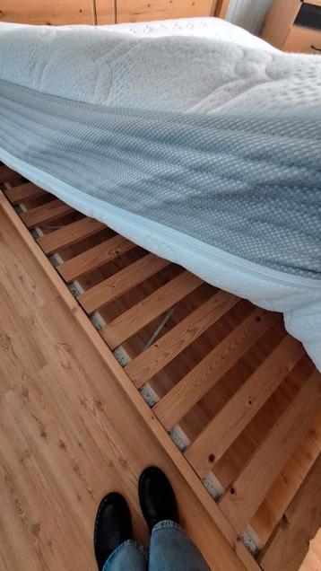Houten bedframe - Tweepersoons (Ikea) - afbeelding 3